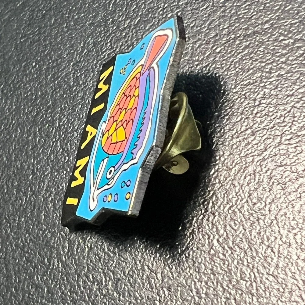 Miami Florida Fish Pin Blue Pink White Enamel Silver‎ Tone